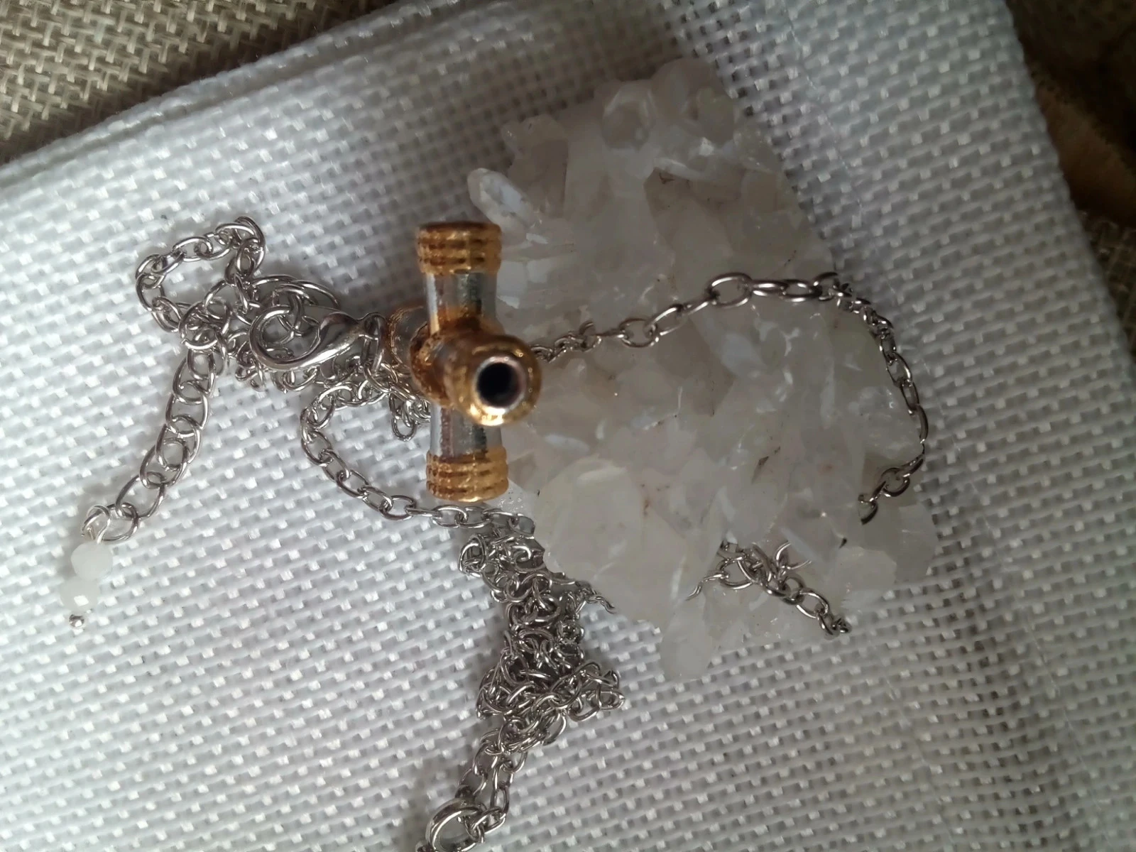 Collier croix urne acier bicolore – photo 4
